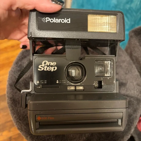 📸 Vintage Polaroid OneStep 600 Instant Camera Retro 80s w/ 7 Photos Left in Film - Picture 7 of 9